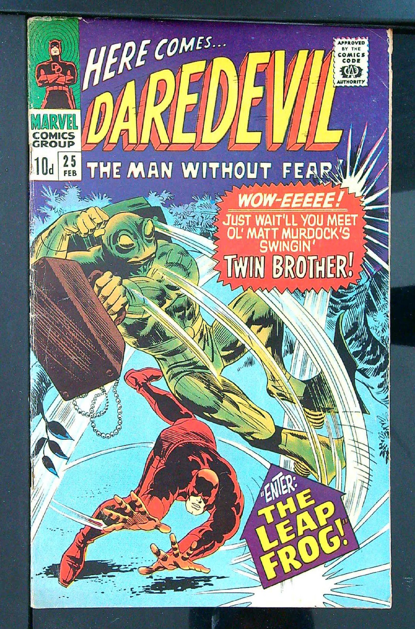 Cover of Daredevil (Vol 1) #25. One of 250,000 Vintage American Comics on sale from Krypton!